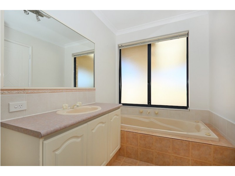 1 Magnolia Rise, Halls Head WA 6210