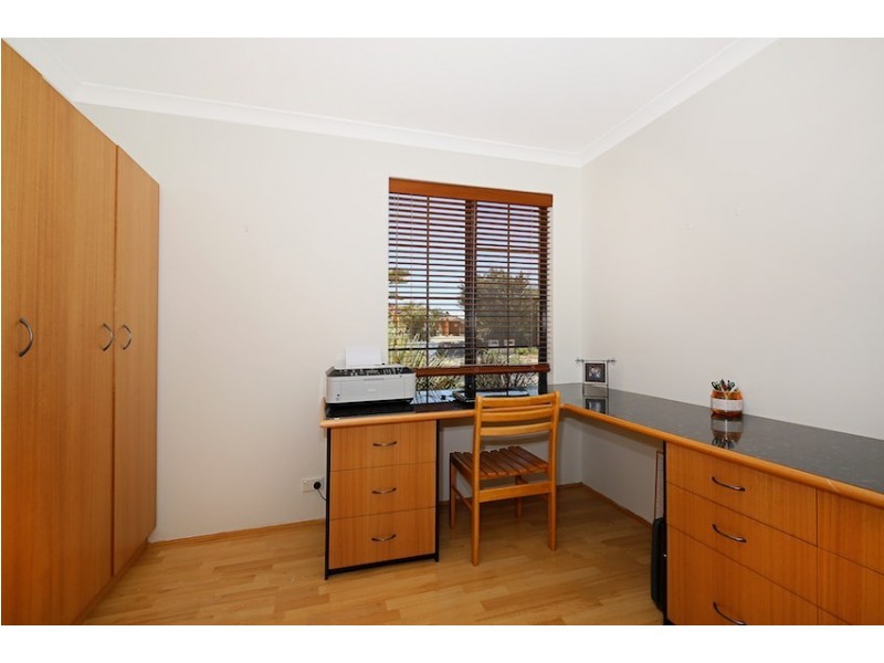 1 Magnolia Rise, Halls Head WA 6210
