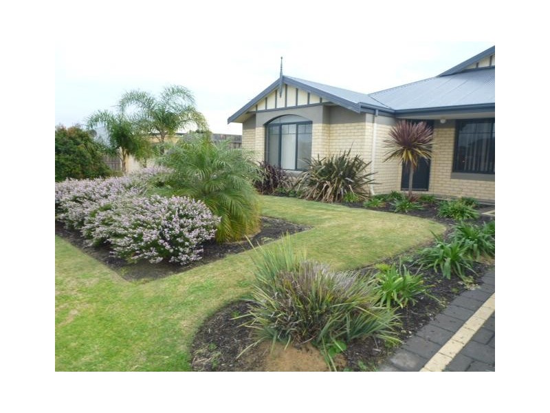 6 Tingle Way, Halls Head WA 6210