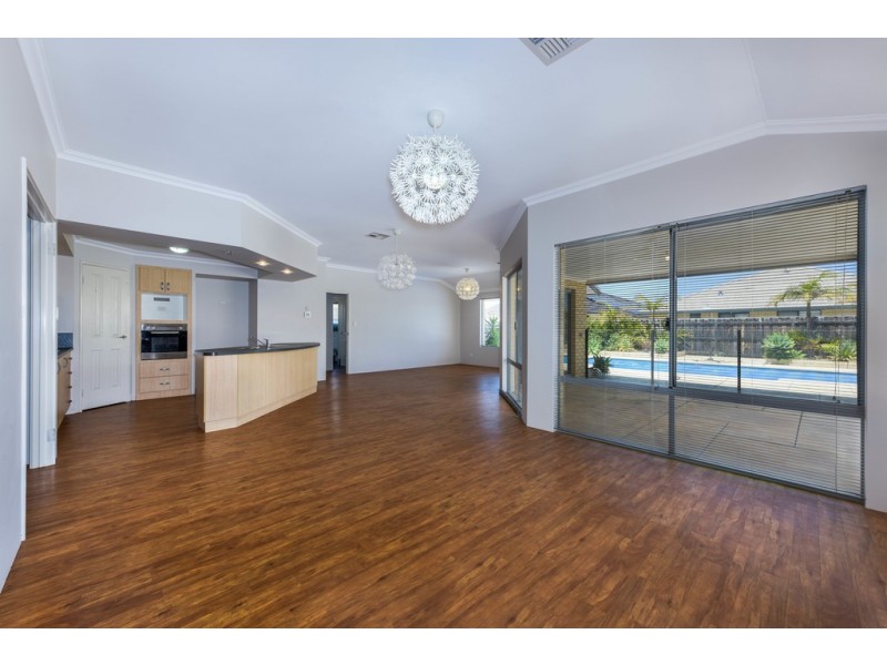 52 Seascapes Boulevard, Halls Head WA 6210