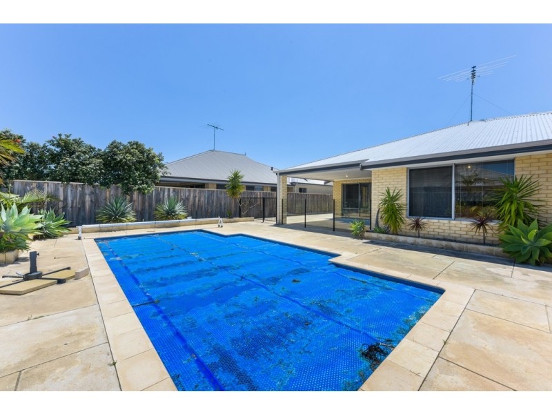 52 Seascapes Boulevard, Halls Head WA 6210