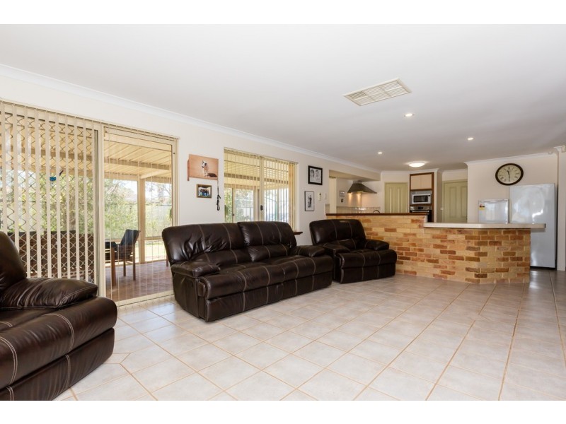 76 Ronsard Drive, San Remo WA 6210