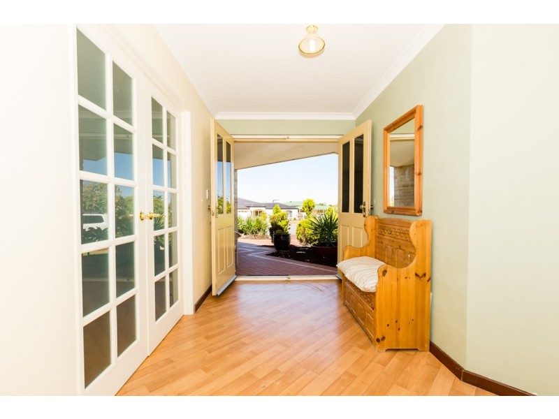 17 Kuta Lane, Halls Head WA 6210