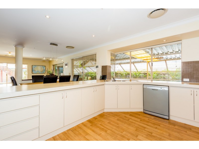 17 Kuta Lane, Halls Head WA 6210