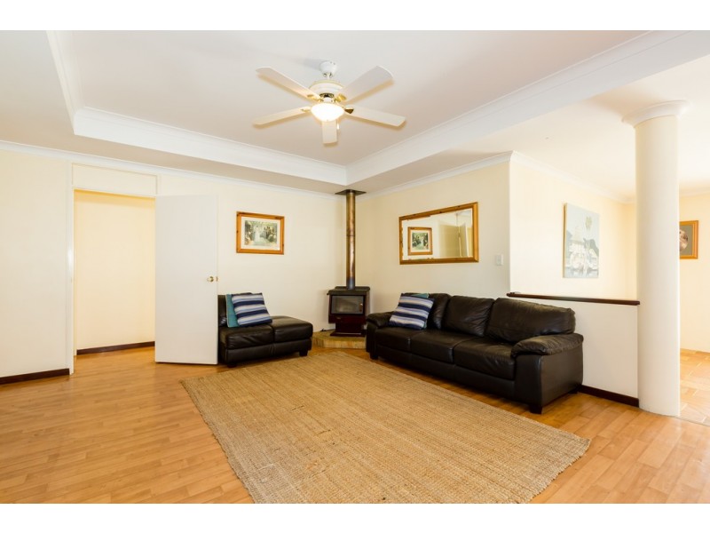 17 Kuta Lane, Halls Head WA 6210