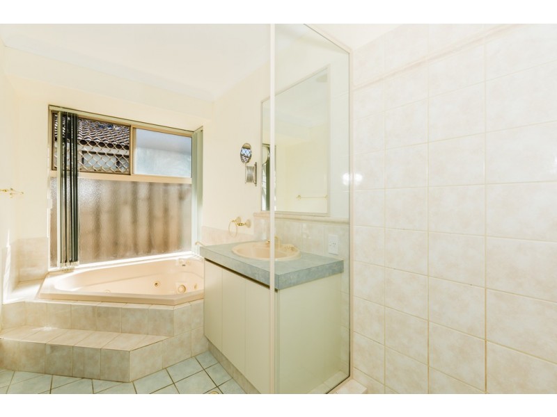 17 Kuta Lane, Halls Head WA 6210
