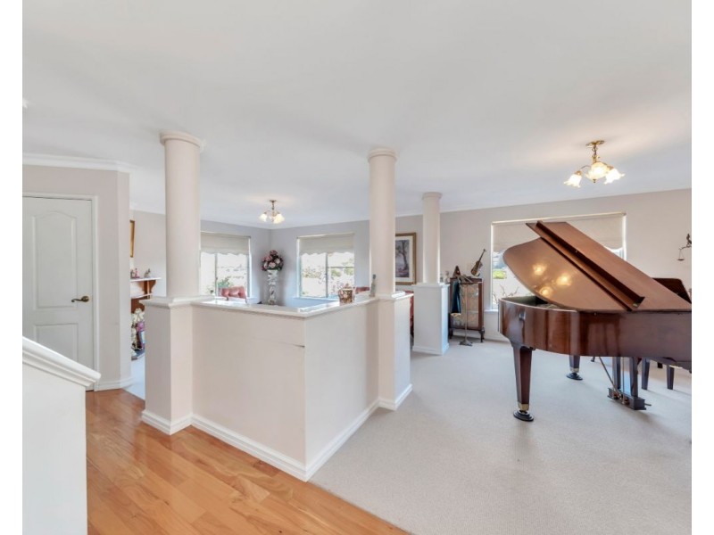 1 Carnarvon Way, Erskine WA 6210