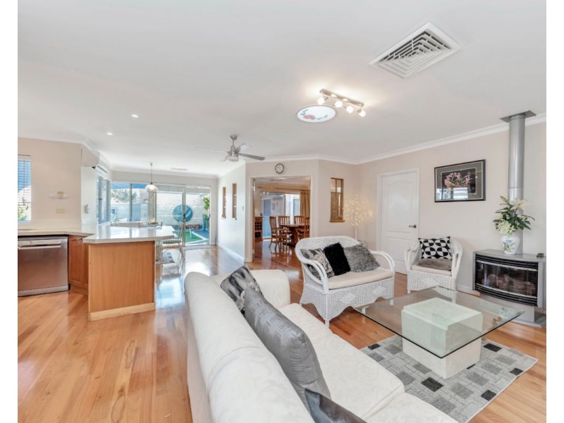 1 Carnarvon Way, Erskine WA 6210