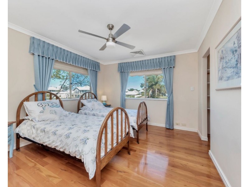 1 Carnarvon Way, Erskine WA 6210