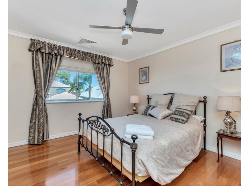 1 Carnarvon Way, Erskine WA 6210