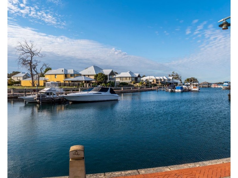 1 Carnarvon Way, Erskine WA 6210