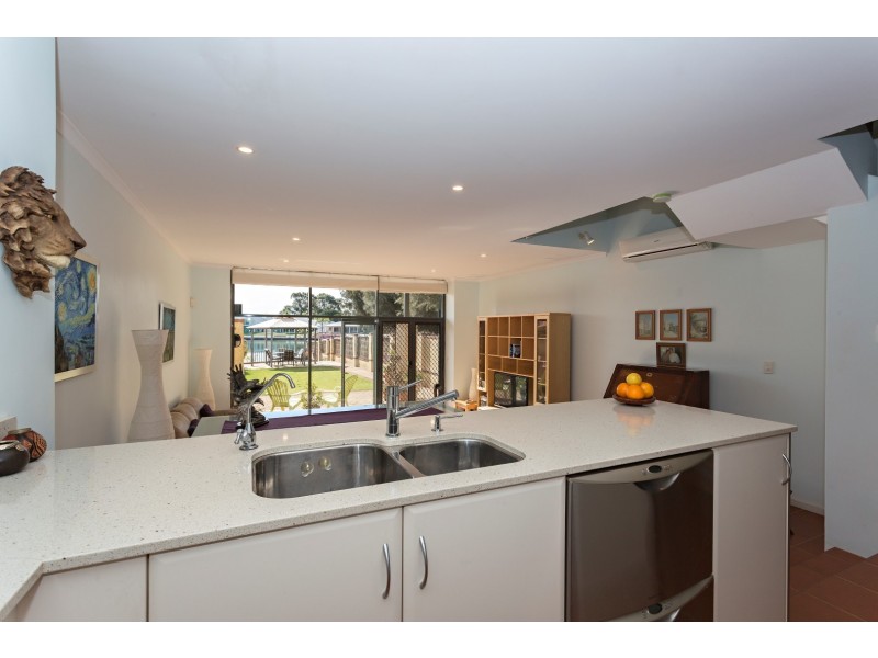 1/10 Waterside Drive, Dudley Park WA 6210