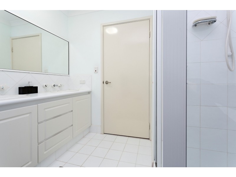 1/10 Waterside Drive, Dudley Park WA 6210