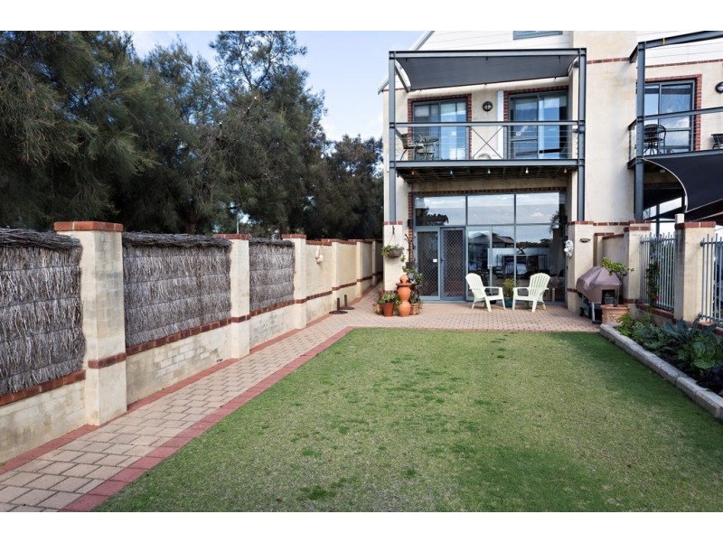 1/10 Waterside Drive, Dudley Park WA 6210