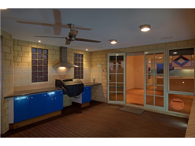 15 Magnetic Square, Halls Head WA 6210