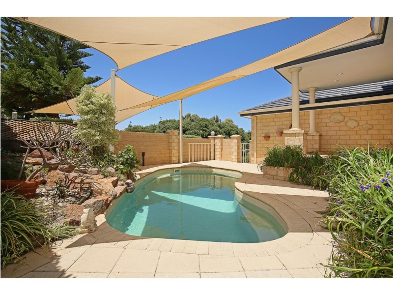 15 Magnetic Square, Halls Head WA 6210