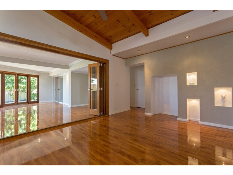 8 Barkley Place, Halls Head WA 6210