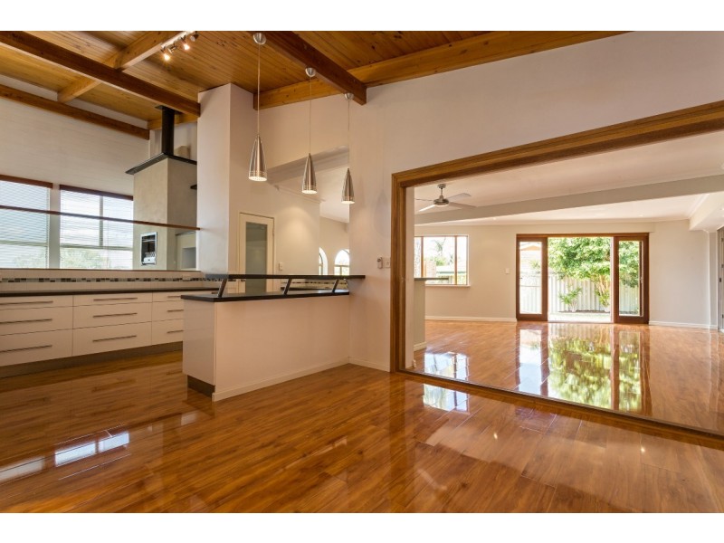8 Barkley Place, Halls Head WA 6210