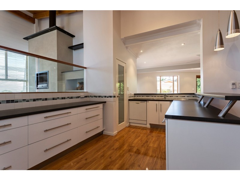 8 Barkley Place, Halls Head WA 6210