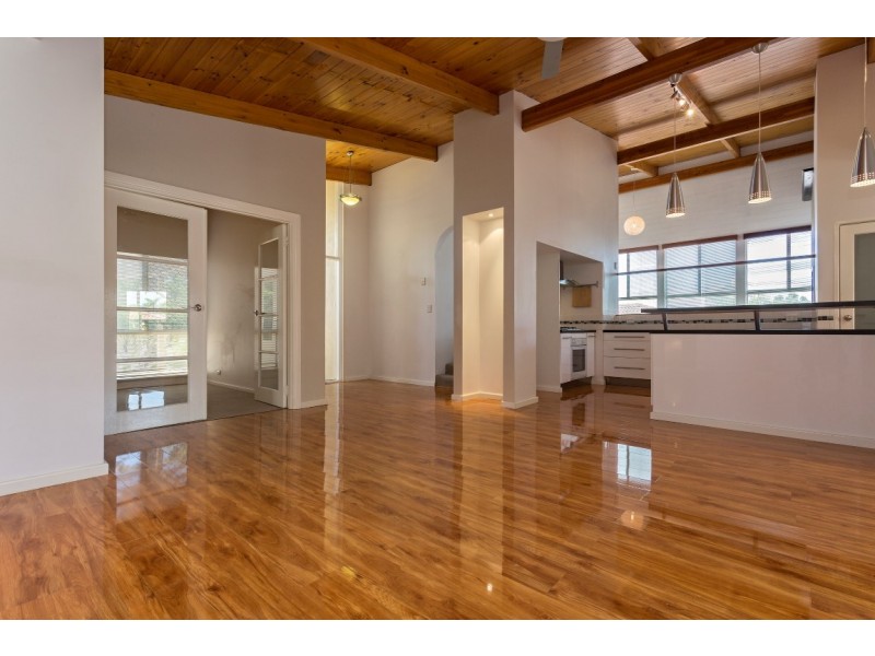 8 Barkley Place, Halls Head WA 6210