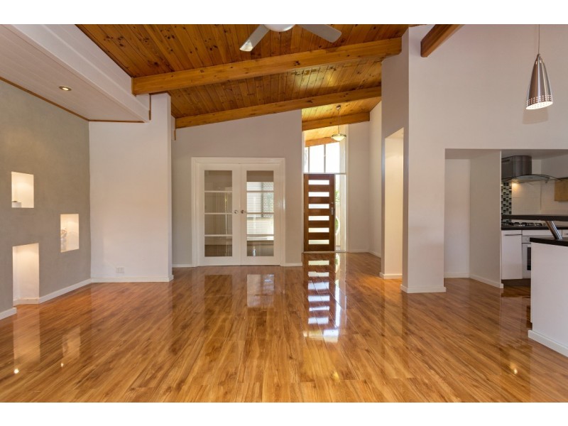 8 Barkley Place, Halls Head WA 6210