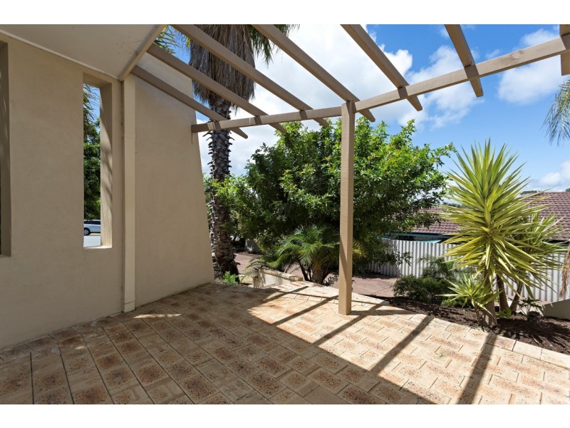 8 Barkley Place, Halls Head WA 6210