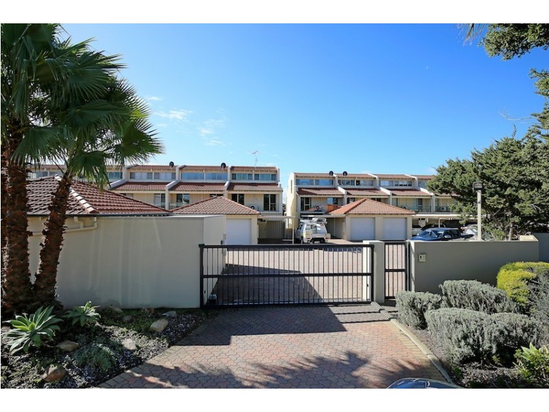 2/5 Weatherley Place, Halls Head WA 6210