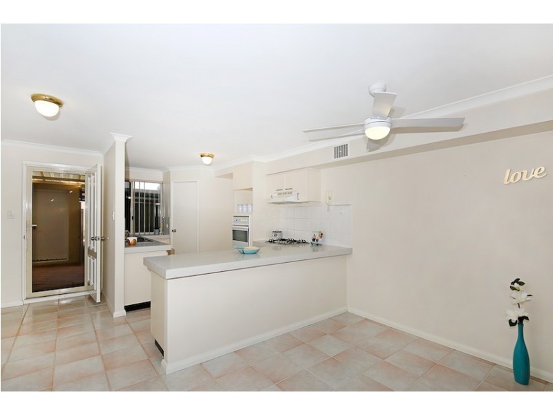 2/5 Weatherley Place, Halls Head WA 6210