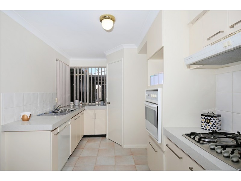 2/5 Weatherley Place, Halls Head WA 6210