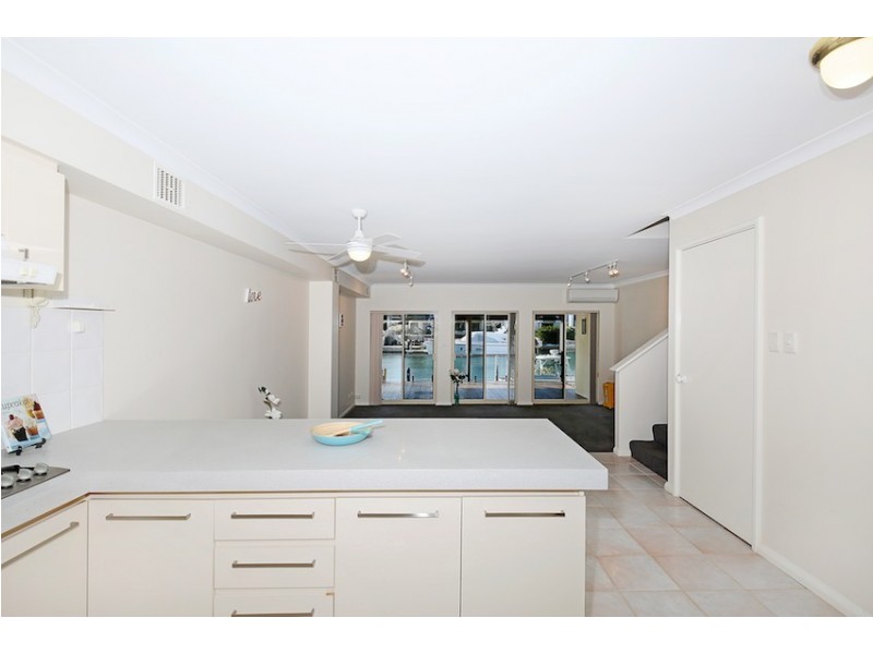 2/5 Weatherley Place, Halls Head WA 6210