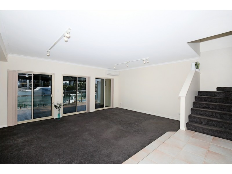 2/5 Weatherley Place, Halls Head WA 6210
