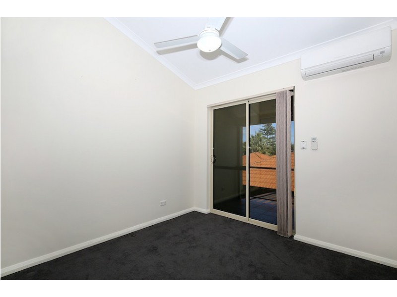2/5 Weatherley Place, Halls Head WA 6210