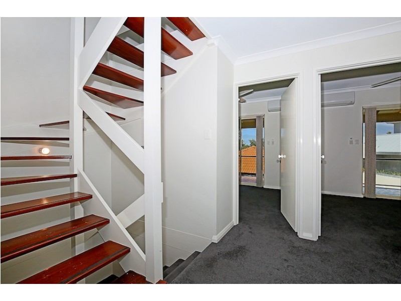 2/5 Weatherley Place, Halls Head WA 6210