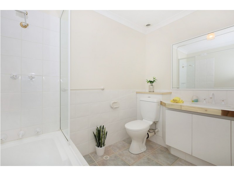 2/5 Weatherley Place, Halls Head WA 6210