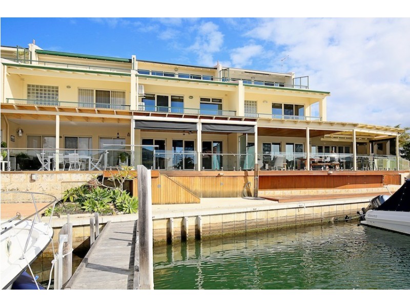 2/5 Weatherley Place, Halls Head WA 6210