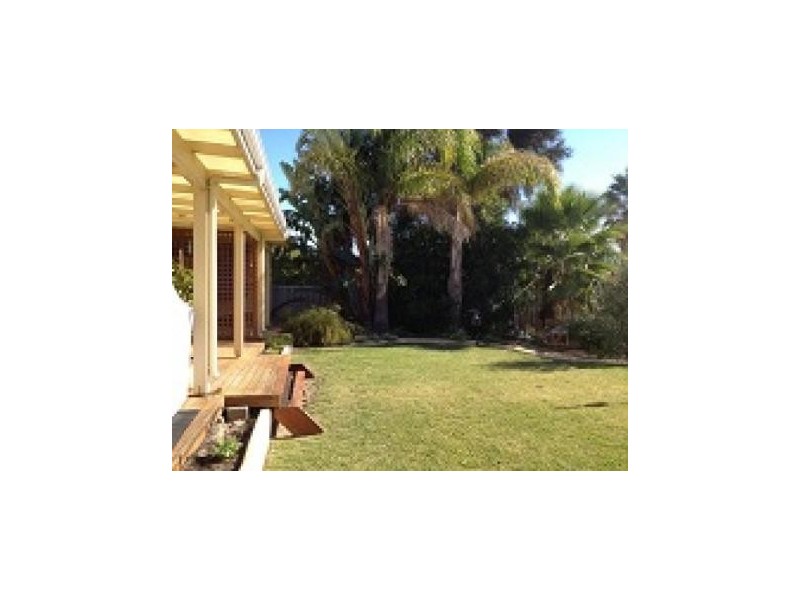 30 Leighton Road East, Halls Head WA 6210