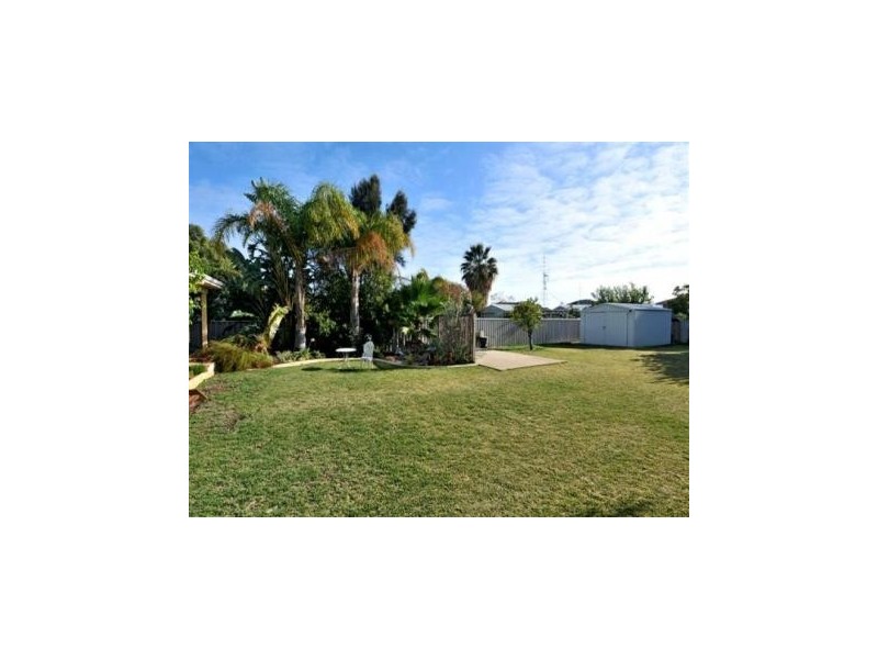 30 Leighton Road East, Halls Head WA 6210