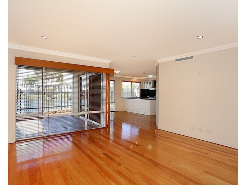 8A Sirrocco Drive, Erskine WA 6210