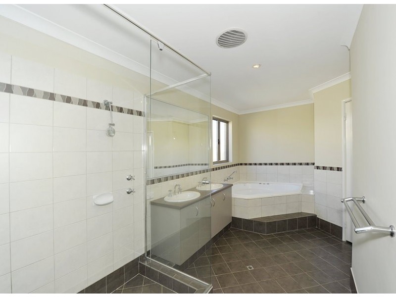 54 Seascapes Boulevard, Halls Head WA 6210