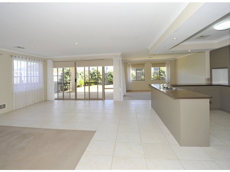 54 Seascapes Boulevard, Halls Head WA 6210