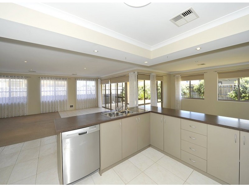 54 Seascapes Boulevard, Halls Head WA 6210