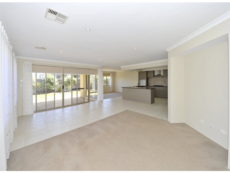 54 Seascapes Boulevard, Halls Head WA 6210