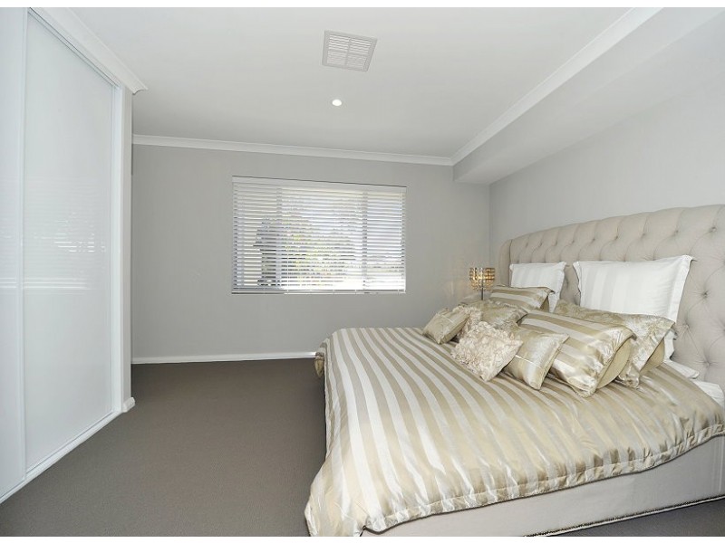 20 Dotterel Drive, Dudley Park WA 6210