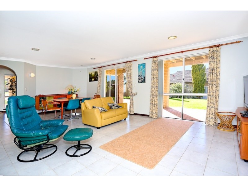 6 Nelson Street, Halls Head WA 6210