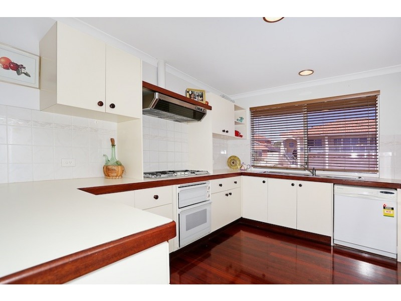 6 Nelson Street, Halls Head WA 6210