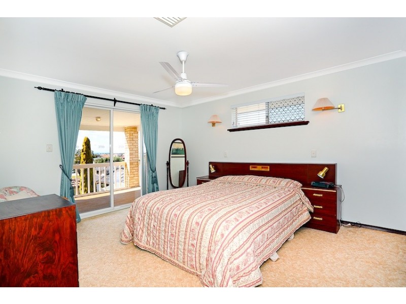 6 Nelson Street, Halls Head WA 6210
