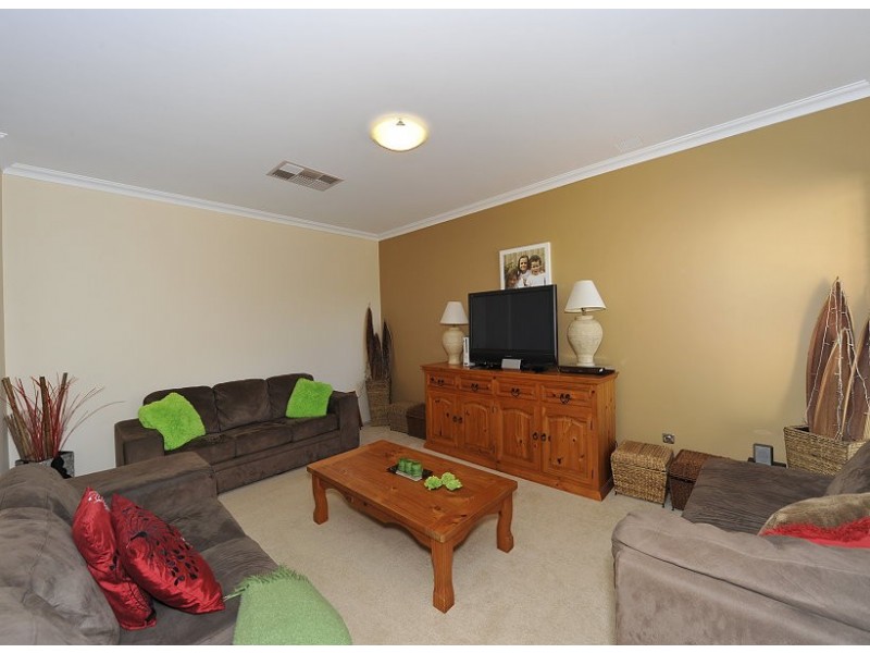 49 Hibbertia Follow, Halls Head WA 6210