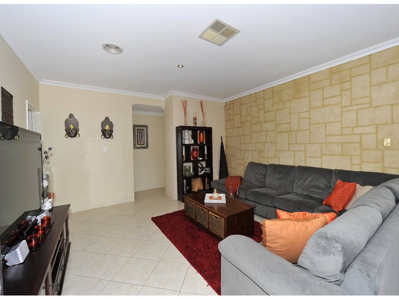 49 Hibbertia Follow, Halls Head WA 6210