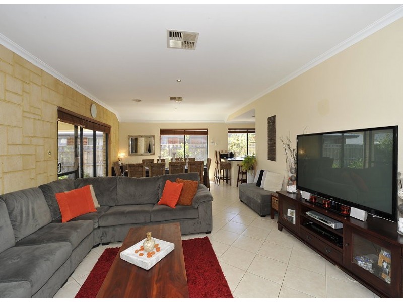 49 Hibbertia Follow, Halls Head WA 6210