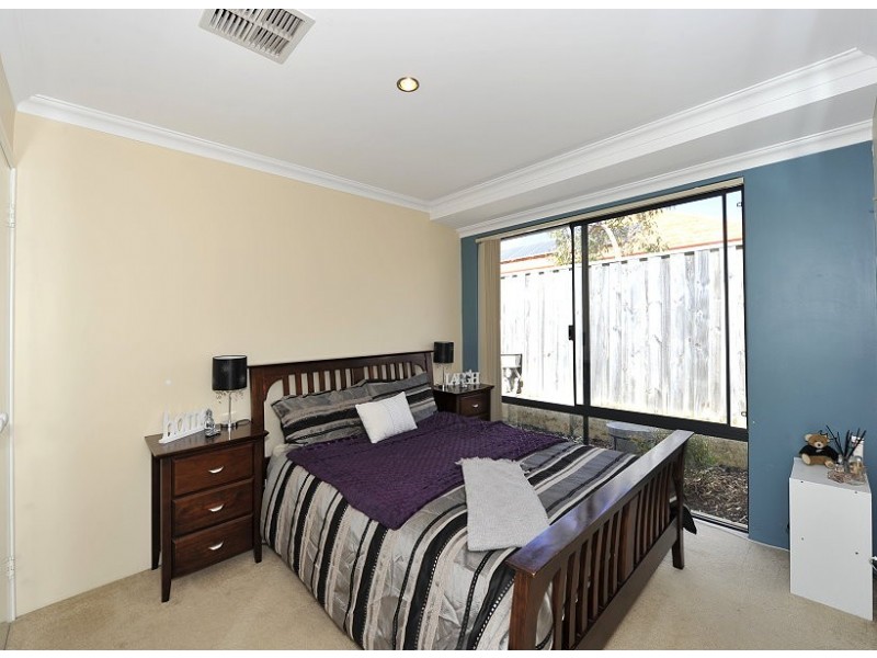 49 Hibbertia Follow, Halls Head WA 6210